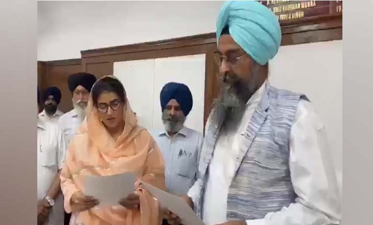 ਗਨੀਵ ਕੌਰ ਮਜੀਠੀਆ ਨੇ ਵਿਧਾਇਕ ਵਜੋਂ ਚੁੱਕੀ ਸਹੁੰ