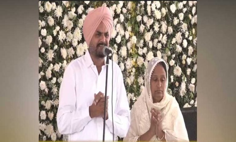 ਸਿੱਧੂ ਮੂਸੇਵਾਲਾ ਦੀ ਅੰਤਿਮ ਅਰਦਾਸ ਮੌਕੇ ਭਾਵੁਕ ਹੋਏ ਮਾਤਾ-ਪਿਤਾ ਨੇ ਕੀ ਕਿਹਾ ਜਾਣੋ