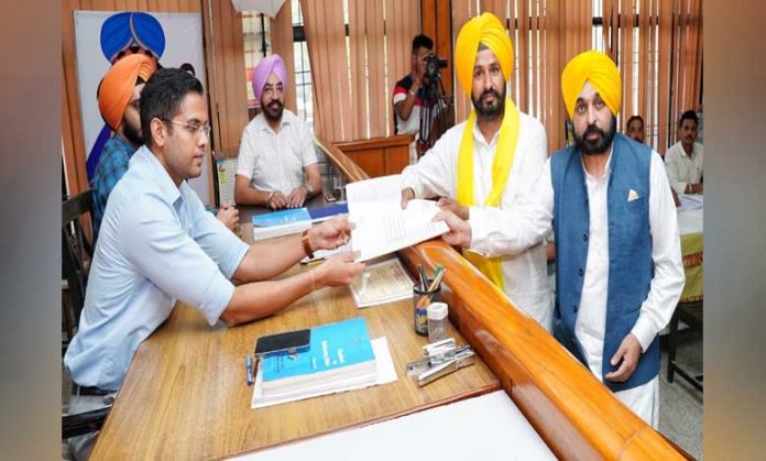 AAP candidate Gurmel Singh files nomination papers