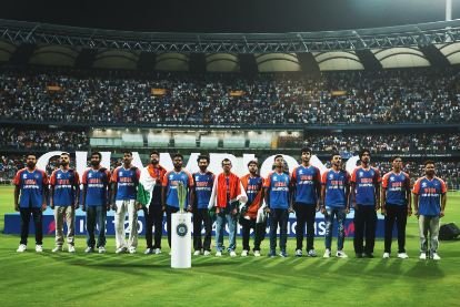 BCCI gave a check of Rs 125 crore to Team India at Wankhede Stadium BCCI gave a check of Rs 125 crore to Team India at Wankhede Stadium