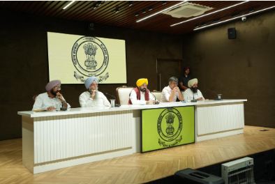 AAP will soon start 'Tuhada MLA Awhe Duar' programme: MP Meet Hare AAP will soon start 'Tuhada MLA Awhe Duar' programme: MP Meet Hare