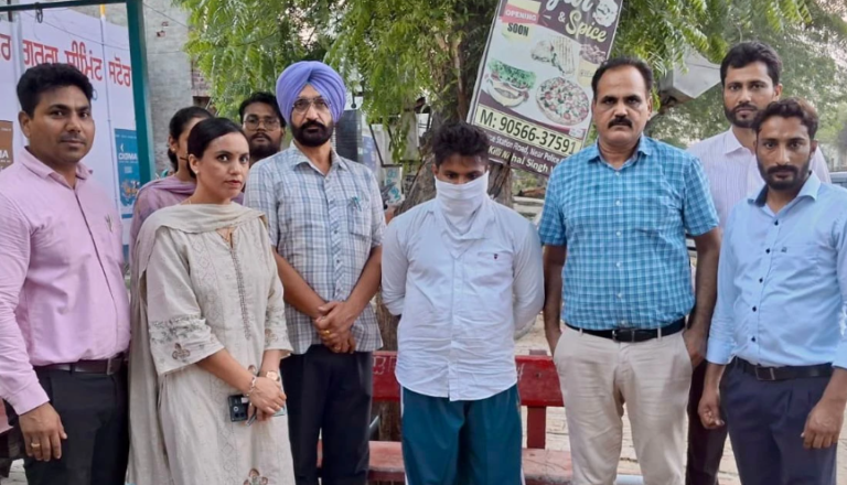 ਵਿਜੀਲੈਂਸ ਬਿਊਰੋ ਨੇ ਰਿਸ਼ਵਤ ਲੈਂਦੇ ਸੇਵਾ ਕੇਂਦਰ ਦੇ ਕੰਪਿਊਟਰ ਆਪਰੇਟਰ ਨੂੰ ਰੰਗੇ ਹੱਥੀਂ ਕੀਤਾ ਕਾਬੂ || Punjab News ਵਿਜੀਲੈਂਸ ਬਿਊਰੋ ਨੇ ਰਿਸ਼ਵਤ ਲੈਂਦੇ ਸੇਵਾ ਕੇਂਦਰ ਦੇ ਕੰਪਿਊਟਰ ਆਪਰੇਟਰ ਨੂੰ ਰੰਗੇ ਹੱਥੀਂ ਕੀਤਾ ਕਾਬੂ || Punjab News
