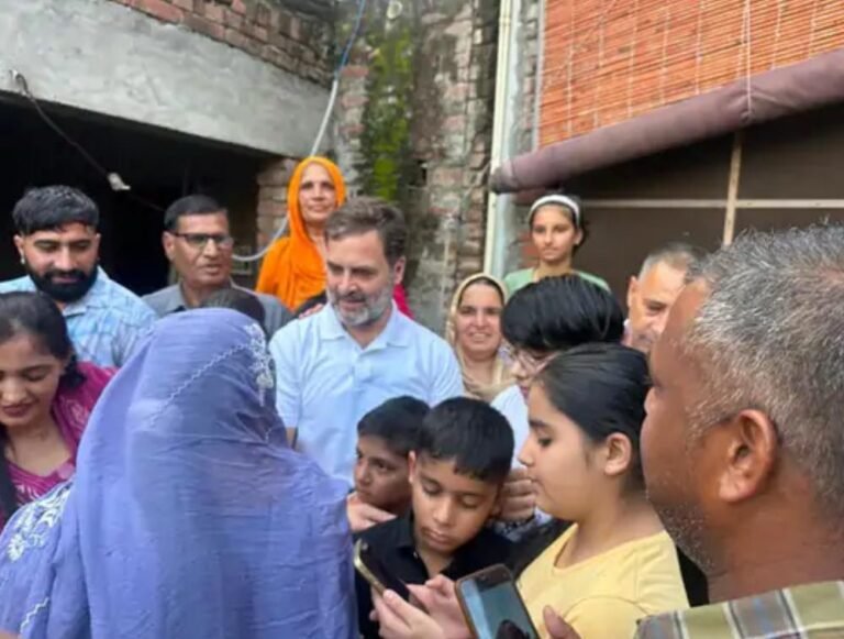 ਚੋਣਾਂ ਦਰਮਿਆਨ ਰਾਹੁਲ ਗਾਂਧੀ ਅਚਾਨਕ ਪਹੁੰਚੇ ਹਰਿਆਣਾ, ਨਿਭਾਇਆ ਆਪਣਾ ਵਾਅਦਾ || Politics News ਚੋਣਾਂ ਦਰਮਿਆਨ ਰਾਹੁਲ ਗਾਂਧੀ ਅਚਾਨਕ ਪਹੁੰਚੇ ਹਰਿਆਣਾ, ਨਿਭਾਇਆ ਆਪਣਾ ਵਾਅਦਾ || Politics News