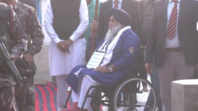 ਸੁਖਬੀਰ ਸਿੰਘ ਬਾਦਲ ਨੇ ਸ੍ਰੀ ਮੁਕਤਸਰ ਸਾਹਿਬ ਵਿਖੇ ਦੂਜੇ ਦਿਨ ਧਾਰਮਿਕ ਸਜਾ ਤਹਿਤ ਸੇਵਾ ਕੀਤੀ ਸ਼ੁਰੂ, ਸੁਰੱਖਿਆ ਦੇ ਸਖਤ ਪ੍ਰਬੰਧ || Punjab News