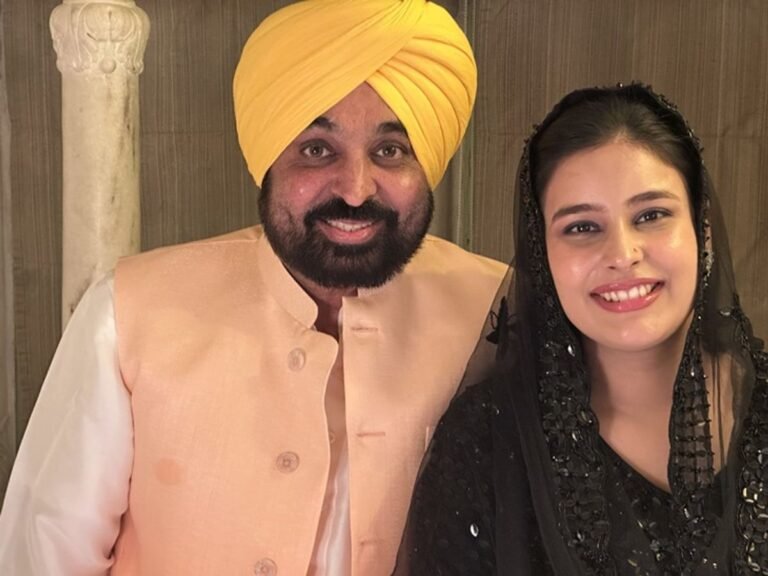 ਮਹਾਸ਼ਿਵਰਾਤਰੀ ਦੇ ਪਵਿੱਤਰ ਦਿਹਾੜੇ ‘ਤੇ CM ਮਾਨ ਦੀ ਪਤਨੀ ਨੇ ਪੁਰਾਤਨ ਸ਼ਿਵ ਮੰਦਰ ਦੇ ਕੀਤੇ ਦਰਸ਼ਨ