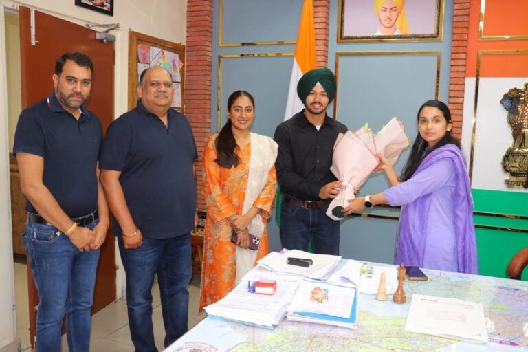 ਯੁੱਧ ਨਸ਼ਿਆਂ ਵਿਰੁੱਧ ਤਹਿਤ਼ ਜ਼ਿਲਾ ਪ੍ਰਸ਼ਾਸਨ ਦੀ ਨਿਵੇਕਲੀ ਪਹਿਲਕਦਮੀ:ਬਰੂਸਲੀ ਦਾ ਰਿਕਾਰਡ ਤੋੜਨ ਵਾਲੇ ਨੌਜਵਾਨ ਕੁੰਵਰ ਅੰਮ੍ਰਿਤਬੀਰ ਸਿੰਘ ਨੂੰ ਬਣਾਇਆ ਯੂਥ ਆਈਕੋਨ ਯੁੱਧ ਨਸ਼ਿਆਂ ਵਿਰੁੱਧ ਤਹਿਤ਼ ਜ਼ਿਲਾ ਪ੍ਰਸ਼ਾਸਨ ਦੀ ਨਿਵੇਕਲੀ ਪਹਿਲਕਦਮੀ:ਬਰੂਸਲੀ ਦਾ ਰਿਕਾਰਡ ਤੋੜਨ ਵਾਲੇ ਨੌਜਵਾਨ ਕੁੰਵਰ ਅੰਮ੍ਰਿਤਬੀਰ ਸਿੰਘ ਨੂੰ ਬਣਾਇਆ ਯੂਥ ਆਈਕੋਨ