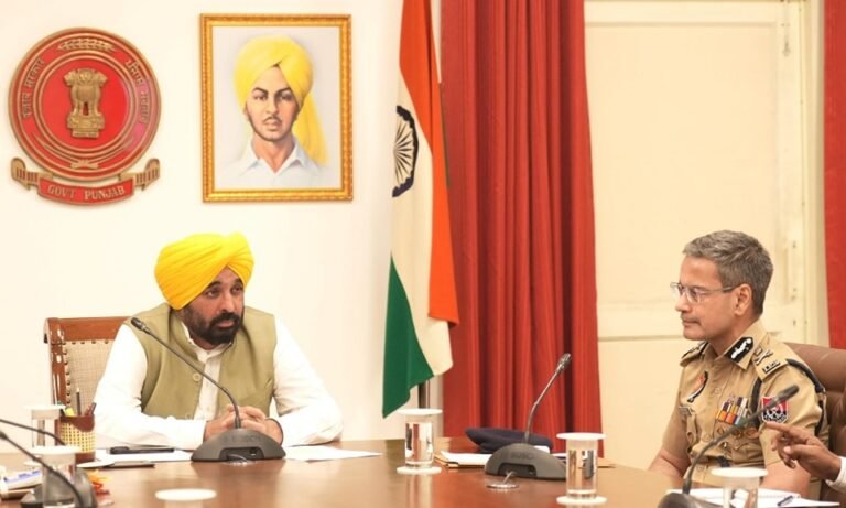 CM ਮਾਨ ਵੱਲੋਂ ਪੰਜਾਬ ਪੁਲਿਸ ਦੇ ਉੱਚ ਅਧਿਕਾਰੀਆਂ ਨਾਲ ਹਾਈ ਲੈਵਲ ਸਕਿਓਰਿਟੀ ਮੀਟਿੰਗ; ਸੈਰ-ਸਪਾਟਾ ਥਾਵਾਂ ‘ਤੇ ਵਧਾਈ ਗਈ ਸੁਰੱਖਿਆ CM ਮਾਨ ਵੱਲੋਂ ਪੰਜਾਬ ਪੁਲਿਸ ਦੇ ਉੱਚ ਅਧਿਕਾਰੀਆਂ ਨਾਲ ਹਾਈ ਲੈਵਲ ਸਕਿਓਰਿਟੀ ਮੀਟਿੰਗ; ਸੈਰ-ਸਪਾਟਾ ਥਾਵਾਂ ‘ਤੇ ਵਧਾਈ ਗਈ ਸੁਰੱਖਿਆ