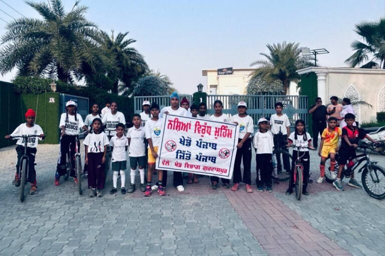 ‘ਯੁੱਧ ਨਸ਼ਿਆਂ ਵਿਰੁੱਧ’ ਮੁਹਿੰਮ ਤਹਿਤ ਖ਼ੇਲੋ ਇੰਡੀਆ ਦੇ ਖਿਡਾਰੀਆਂ ਵੱਲੋਂ ਕੱਢੀ ਗਈ ਸਾਈਕਲ ਰੈਲੀ ‘ਯੁੱਧ ਨਸ਼ਿਆਂ ਵਿਰੁੱਧ’ ਮੁਹਿੰਮ ਤਹਿਤ ਖ਼ੇਲੋ ਇੰਡੀਆ ਦੇ ਖਿਡਾਰੀਆਂ ਵੱਲੋਂ ਕੱਢੀ ਗਈ ਸਾਈਕਲ ਰੈਲੀ