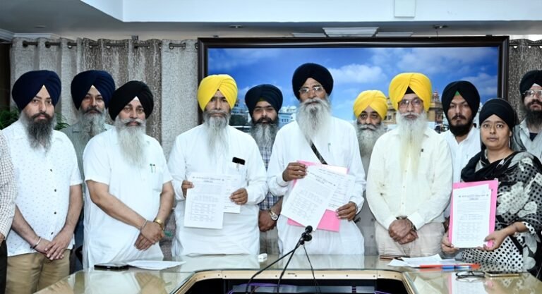 ਸ਼੍ਰੋਮਣੀ ਕਮੇਟੀ ਨੇ ਐਲਾਨਿਆ ਧਾਰਮਿਕ ਪ੍ਰੀਖਿਆ ਦਾ ਨਤੀਜਾ, 2928 ਵਿਦਿਆਰਥੀਆਂ ਨੂੰ ਦਿੱਤੀ ਜਾਵੇਗੀ 46 ਲੱਖ 67 ਹਜ਼ਾਰ ਦੀ ਵਜੀਫਾ ਰਾਸ਼ੀ ਸ਼੍ਰੋਮਣੀ ਕਮੇਟੀ ਨੇ ਐਲਾਨਿਆ ਧਾਰਮਿਕ ਪ੍ਰੀਖਿਆ ਦਾ ਨਤੀਜਾ, 2928 ਵਿਦਿਆਰਥੀਆਂ ਨੂੰ ਦਿੱਤੀ ਜਾਵੇਗੀ 46 ਲੱਖ 67 ਹਜ਼ਾਰ ਦੀ ਵਜੀਫਾ ਰਾਸ਼ੀ