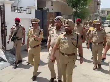ਫਾਜ਼ਿਲਕਾ ‘ਚ ਚੱਲੀ ਤਲਾਸ਼ੀ ਮੁਹਿੰਮ, 9 ਥਾਵਾਂ ‘ਤੇ ਪੁਲਿਸ ਨੇ ਮਾਰੇ ਛਾਪੇ ਫਾਜ਼ਿਲਕਾ ‘ਚ ਚੱਲੀ ਤਲਾਸ਼ੀ ਮੁਹਿੰਮ, 9 ਥਾਵਾਂ ‘ਤੇ ਪੁਲਿਸ ਨੇ ਮਾਰੇ ਛਾਪੇ