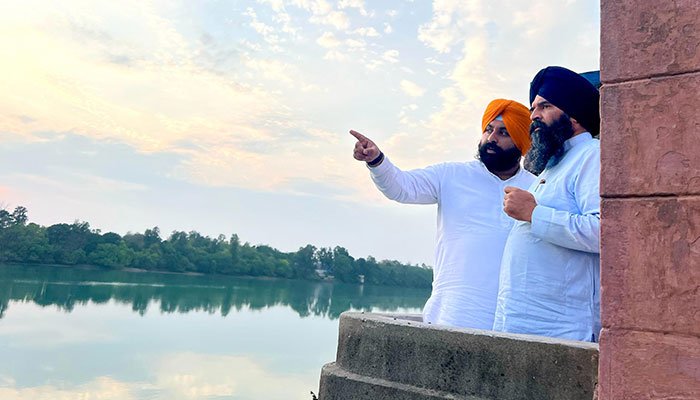 ਹਰਿਆਣਾ ਨਾਲ ਤਣਾਅ ਵਿਚਾਲੇ ਹਰਜੋਤ ਬੈਂਸ ਨੇ ਨੰਗਲ ਡੈਮ ਦਾ ਲਗਾਤਾਰ ਦੂਜੇ ਦਿਨ ਕੀਤਾ ਦੌਰਾ, ਵਾਧੂ ਪਾਣੀ ਦੇਣ ਤੋਂ ਰੋਕਣ ਦਾ ਲਿਆ ਅਹਿਦ ਹਰਿਆਣਾ ਨਾਲ ਤਣਾਅ ਵਿਚਾਲੇ ਹਰਜੋਤ ਬੈਂਸ ਨੇ ਨੰਗਲ ਡੈਮ ਦਾ ਲਗਾਤਾਰ ਦੂਜੇ ਦਿਨ ਕੀਤਾ ਦੌਰਾ, ਵਾਧੂ ਪਾਣੀ ਦੇਣ ਤੋਂ ਰੋਕਣ ਦਾ ਲਿਆ ਅਹਿਦ