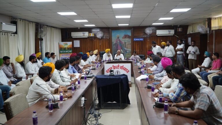 ਜਲ ਸਰੋਤ ਮੰਤਰੀ ਬਰਿੰਦਰ ਕੁਮਾਰ ਗੋਇਲ ਵੱਲੋਂ ਸ੍ਰੀ ਮੁਕਤਸਰ ਸਾਹਿਬ ਦੇ ਵੱਖ ਵੱਖ ਪ੍ਰੋਜੈਕਟਾਂ ਦੀ ਸਮੀਖਿਆ ਲਈ ਬੈਠਕ ਜਲ ਸਰੋਤ ਮੰਤਰੀ ਬਰਿੰਦਰ ਕੁਮਾਰ ਗੋਇਲ ਵੱਲੋਂ ਸ੍ਰੀ ਮੁਕਤਸਰ ਸਾਹਿਬ ਦੇ ਵੱਖ ਵੱਖ ਪ੍ਰੋਜੈਕਟਾਂ ਦੀ ਸਮੀਖਿਆ ਲਈ ਬੈਠਕ