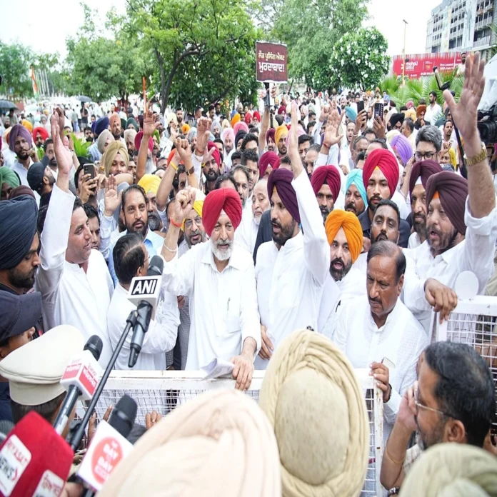 Congress stages powerful protes