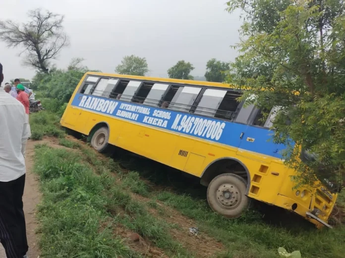 school children overturns