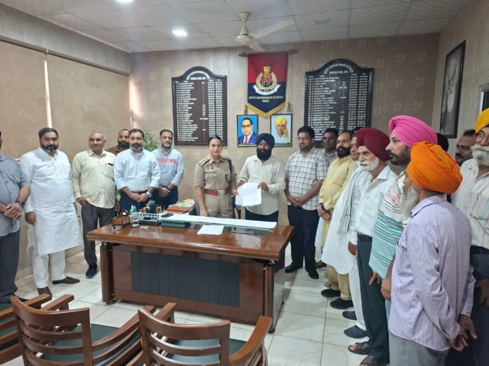 Councilors and leaders of various social organizations