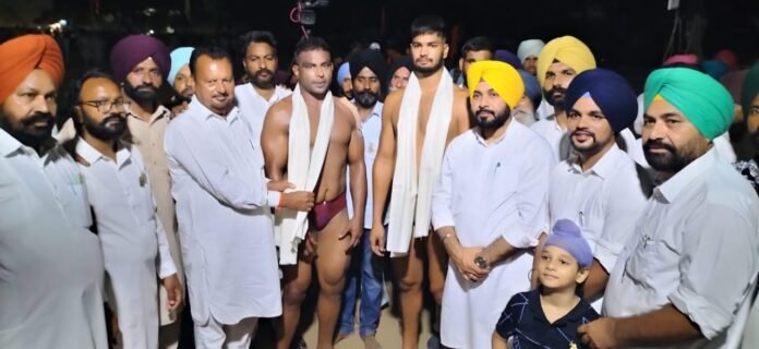 ਗ੍ਰਾਮ ਪੰਚਾਇਤ ਅਜਨੌਂਦਾਂਕਲਾਂ (Gram Panchayat Ajnaundankal) ਵਲੋਂ ਨਗਰ ਨਿਵਾਸੀਆਂ ਦੇ ਸਹਿਯੋਗ ਨਾਲ ਸ੍ਰੀ ਗੁਰੂ ਤੇਗ ਬਹਾਦਰ ਜੀ ਦੇ 350 ਸਾਲਾਂ ਸ਼ਹੀਦੀ ਦਿਹਾੜੇ ਨੂੰ ਸਮਰਪਿਤ ਕਰਵਾਇਆ ।