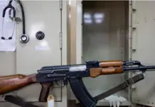 ਸਾਬਕਾ ਸਰਕਾਰੀ ਡਾਕਟਰ ਦੇ ਲਾਕਰ ਵਿਚੋਂ ਮਿਲੀ ਏ. ਕੇ. 47 ਰਾਈਫਲ doctor's locker