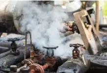 ਭਦੋਹੀ `ਚ ਕਾਲੀਨ ਫੈਕਟਰੀ ਦੇ ਟੈਂਕ `ਚ ਜ਼ਹਿਰੀਲੀ ਗੈਸ ਚੜ੍ਹਨ ਨਾਲ 3 ਮਜ਼ਦੂਰਾਂ ਦੀ ਮੌਤ carpet-factory