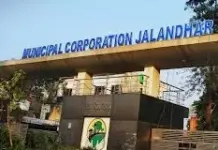 ਜਲੰਧਰ ਨਿਗਮ ਦੀ ਬਿਲਡਿੰਗ ਤੋਂ ਛਾਲ ਮਾਰਨ ਵਾਲਾ ਵਿਅਕਤੀ ਹੋਇਆ ਜ਼ਖ਼ਮੀ Nagar Nigam Jalandhar