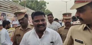 ਅਦਾਕਾਰ ਵਿਜੇ ਦੀ ਰੈਲੀ `ਚ ਬੰਦੂਕ ਲੈ ਕੇ ਵੜਨ ਦੀ ਕੋਸਿਸ਼ ਕਰਦਾ ਮੁਲਜ਼ਮ ਗ੍ਰਿਫਤਾਰ arrested