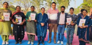 ਬਲਾਕ ਪੱਧਰੀ ਕਰਾਟੇ ਟੂਰਨਾਮੈਂਟ ਦੌਰਾਨ ਅਧਿਆਪਕਾਂ ਨੂੰ ਕੀਤਾ ਸਨਮਾਨਤ Teachers honored