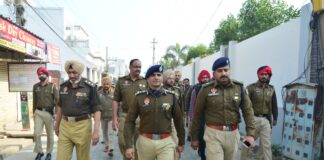 ਪੁਲਸ ਵੱਲੋਂ ਕੱਢਿਆ ਡੀ. ਆਈ. ਜੀ. ਚਹਿਲ ਦੀ ਅਗਵਾਈ ਹੇਠ ਫਲੈਗ ਮਾਰਚ flag march