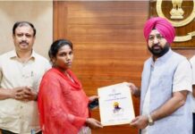 ਨਵ ਨਿਯੁਕਤ ਮੁਲਾਜ਼ਮਾਂ ਨੂੰ ਕੈਬਨਿਟ ਮੰਤਰੀ ਮੁੰਡੀਆਂ ਨੇ ਵੰਡੇ ਨਿਯੁਕਤੀ ਪੱਤਰ appointment letter