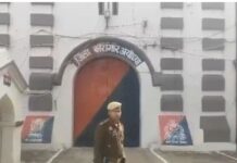 ਅਯੁੱਧਿਆ ਜੇਲ `ਚੋਂ ਜਬਰ-ਜ਼ਨਾਹ ਤੇ ਕਤਲ ਦੇ 2 ਬੰਦੀ ਫਰਾਰ ਹੋਣ ਤੇ 7 ਸਸਪੈਂਡ Ayodhya jail