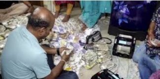 ਓਡੀਸ਼ਾ `ਚ ਅਧਿਕਾਰੀ ਦੇ ਫਲੈਟ ਤੋਂ ਮਿਲੇ 4.27 ਕਰੋੜ ਰੁਪਏ Raid