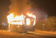 ਗੁਜਰਾਤ `ਚ ਚਲਦੀ ਬੱਸ `ਚ ਅੱਗ ਲੱਗਣ ਕਾਰਨ ਹੋਈ ਇਕ ਯਾਤਰੀ ਦੀ ਮੌਤ Burned