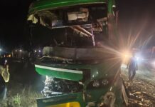 ਪਿਕਅਪ ਟਰੱਕ ਨਾਲ ਟਕਰਾ ਕੇ ਬਸ ਦੇ ਪਲਟਣ ਕਾਰਨ ਹੋਈ 10 ਵਿਅਕਤੀਆਂ ਦੀ ਮੌਤ Bus Accident