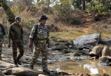 15 ਲੱਖ ਦੇ ਇਨਾਮੀ ਨਕਸਲੀ ਸਮੇਤ 4 ਜਣੇ ਕੀਤੇ ਢੇਰ Armed Forces