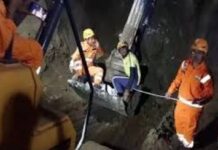 40 ਫੁੱਟ ਡੂੰਘੇ ਬੋਰਵੈਲ ਵਿਚ ਡਿੱਗਿਆ ਵਿਅਕਤੀ 10 ਘੰਟੇ ਬਾਅਦ ਕੱਢਿਆ ਸੁਰੱਖਿਅਤ borewell