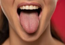 ਔਰਤ ਨੇ ਕਾਲੀ ਮਾਤਾ ਦੇ ਮੰਦਰ `ਚ ਜੀਭ ਕੱਟ ਕੇ ਚੜ੍ਹਾਈ Tongue