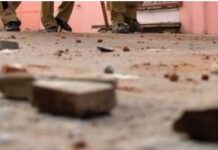 ਪੁੱਛਗਿੱਛ ਕਰਨ ਗਈ ਪੁਲਸ ਪਾਰਟੀ ‘ਤੇ ਹੋਇਆ ਇੱਟਾਂ ਰੋੜਿਆਂ ਨਾਲ ਹਮਲਾ stones