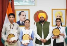 ਮੁੱਖ ਮੰਤਰੀ ਮਾਨ ਨੇ 10ਵੀਂ ਜਮਾਤ ’ਚੋਂ ਟੌਪ ਕਰਨ ਵਾਲਿਆਂ ਨੂੰ ਕੀਤਾ ਸਨਮਾਨਤ CM
