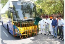 ਟ੍ਰਾਂਸਪੋਰਟ ਮੰਤਰੀ ਨੇ ਕੀਤੀਆਂ ਦਿੱਲੀ ਹਵਾਈ ਅੱਡੇ ਤੱਕ ਚੱਲਣ ਵਾਲੀਆਂ ਬੱਸਾਂ ਰਵਾਨਾ buses