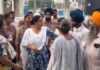ਮਹਿਲਾ ਮਰੀਜ਼ ਦੀ ਮੌਤ ‘ਤੇ ਰੋਸ ਵਿਚ ਆਏ ਪਰਿਵਾਰਕ ਮੈਂਬਰਾਂ ਕੀਤਾ ਪ੍ਰਦਰਸ਼ਨ protest
